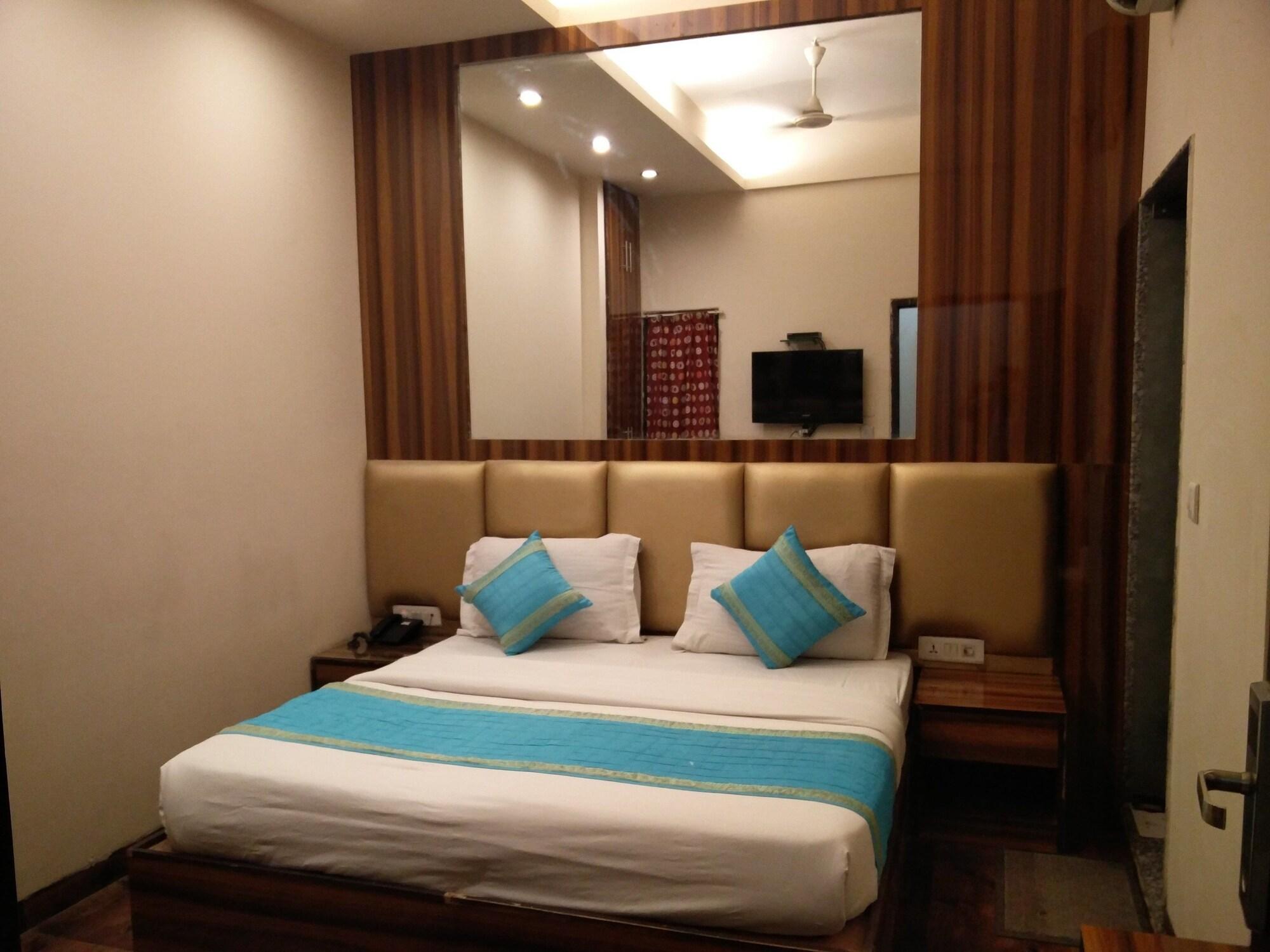 Rupam Hotel Delhi  Exterior photo