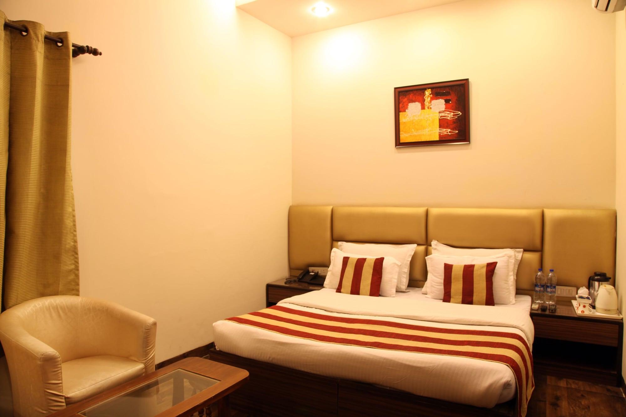 Rupam Hotel Delhi  Exterior photo