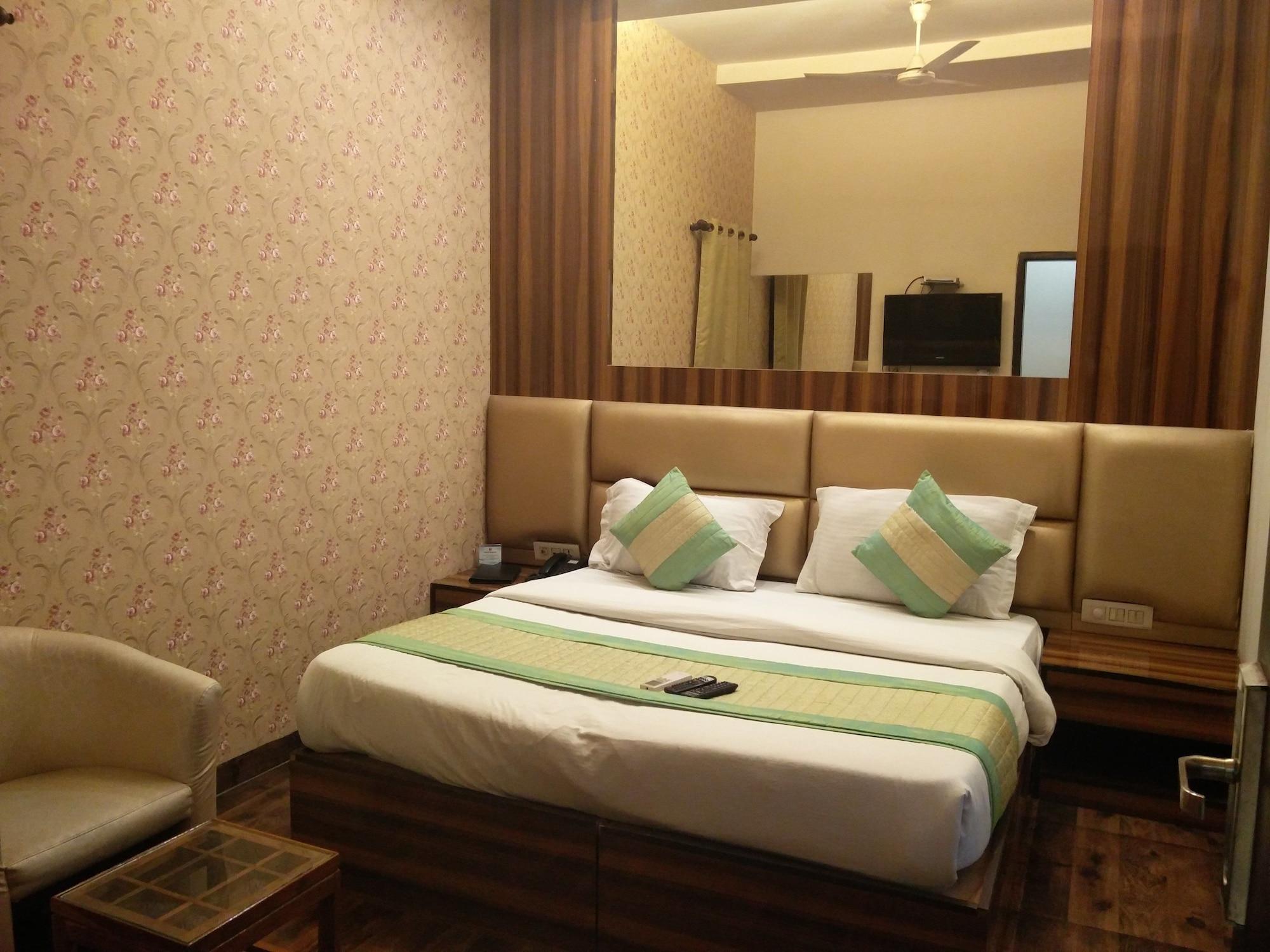 Rupam Hotel Delhi  Exterior photo