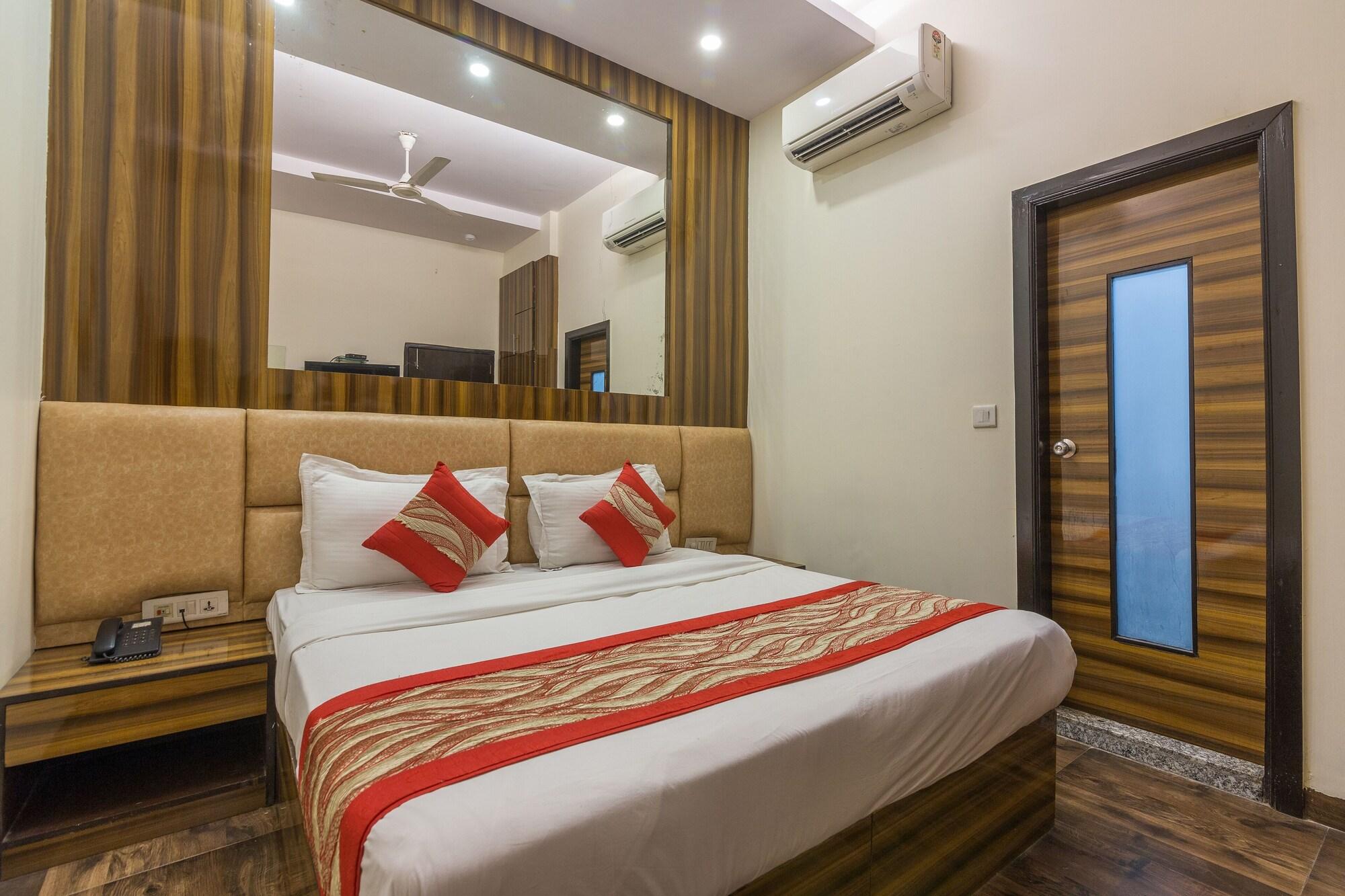 Rupam Hotel Delhi  Exterior photo