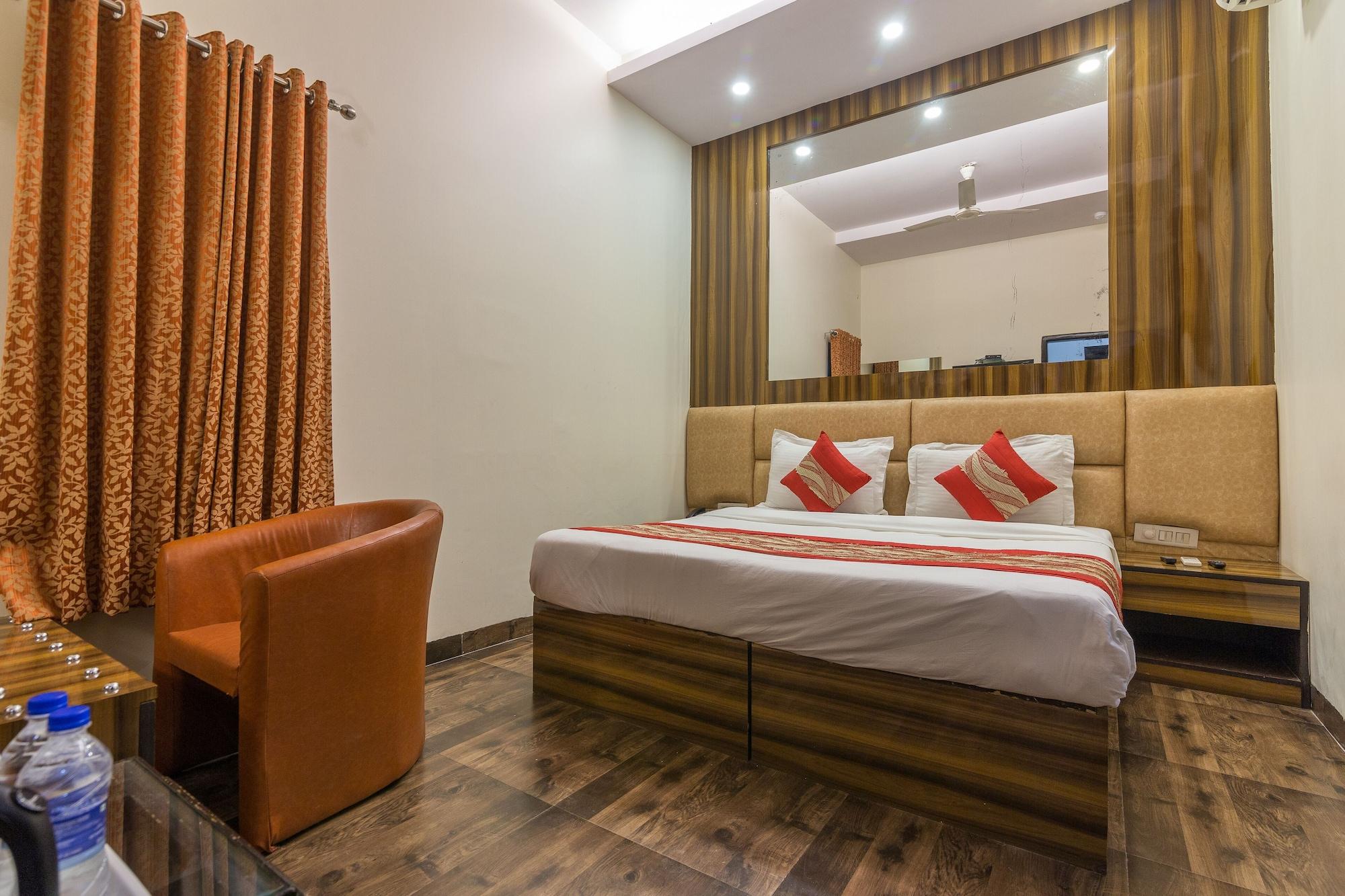 Rupam Hotel Delhi  Exterior photo