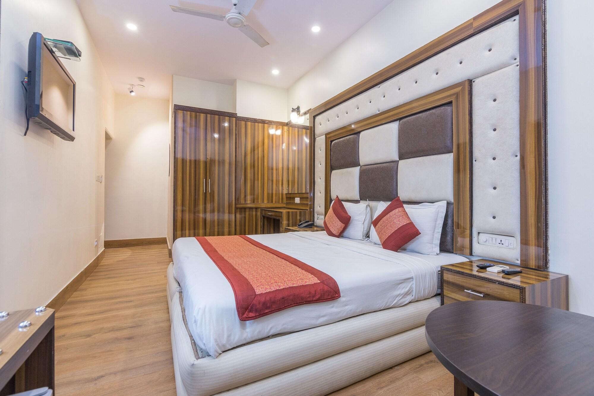 Rupam Hotel Delhi  Exterior photo