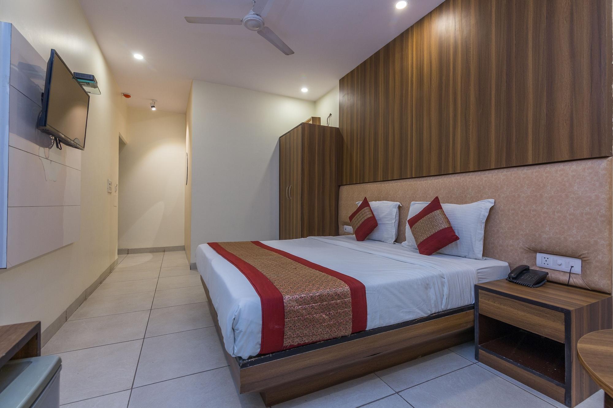 Rupam Hotel Delhi  Exterior photo