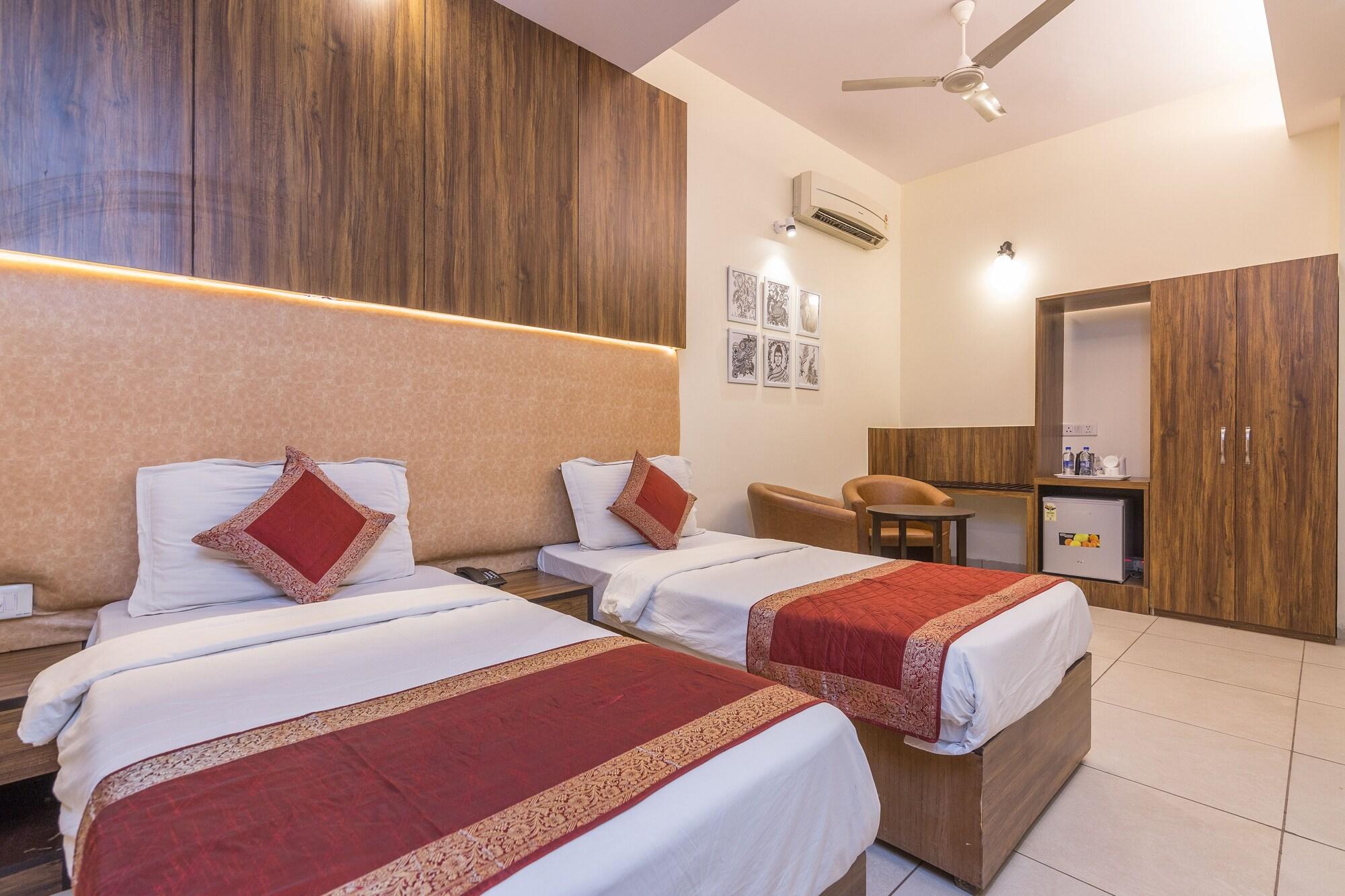 Rupam Hotel Delhi  Exterior photo