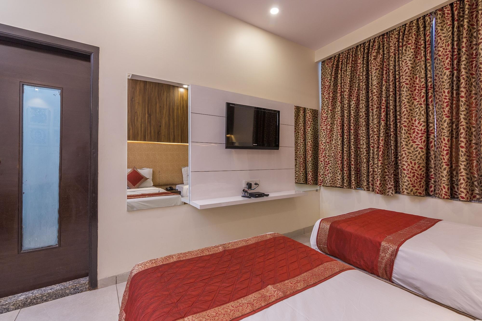 Rupam Hotel Delhi  Exterior photo