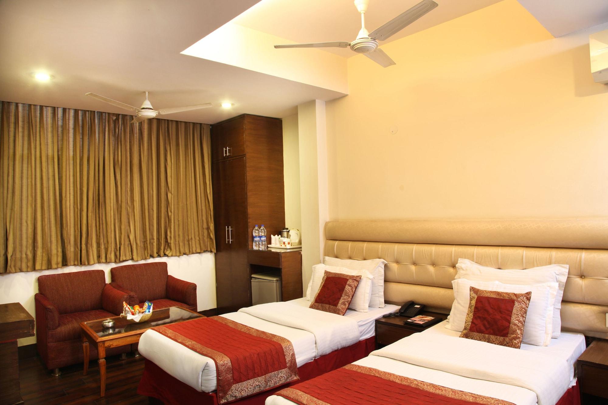 Rupam Hotel Delhi  Exterior photo