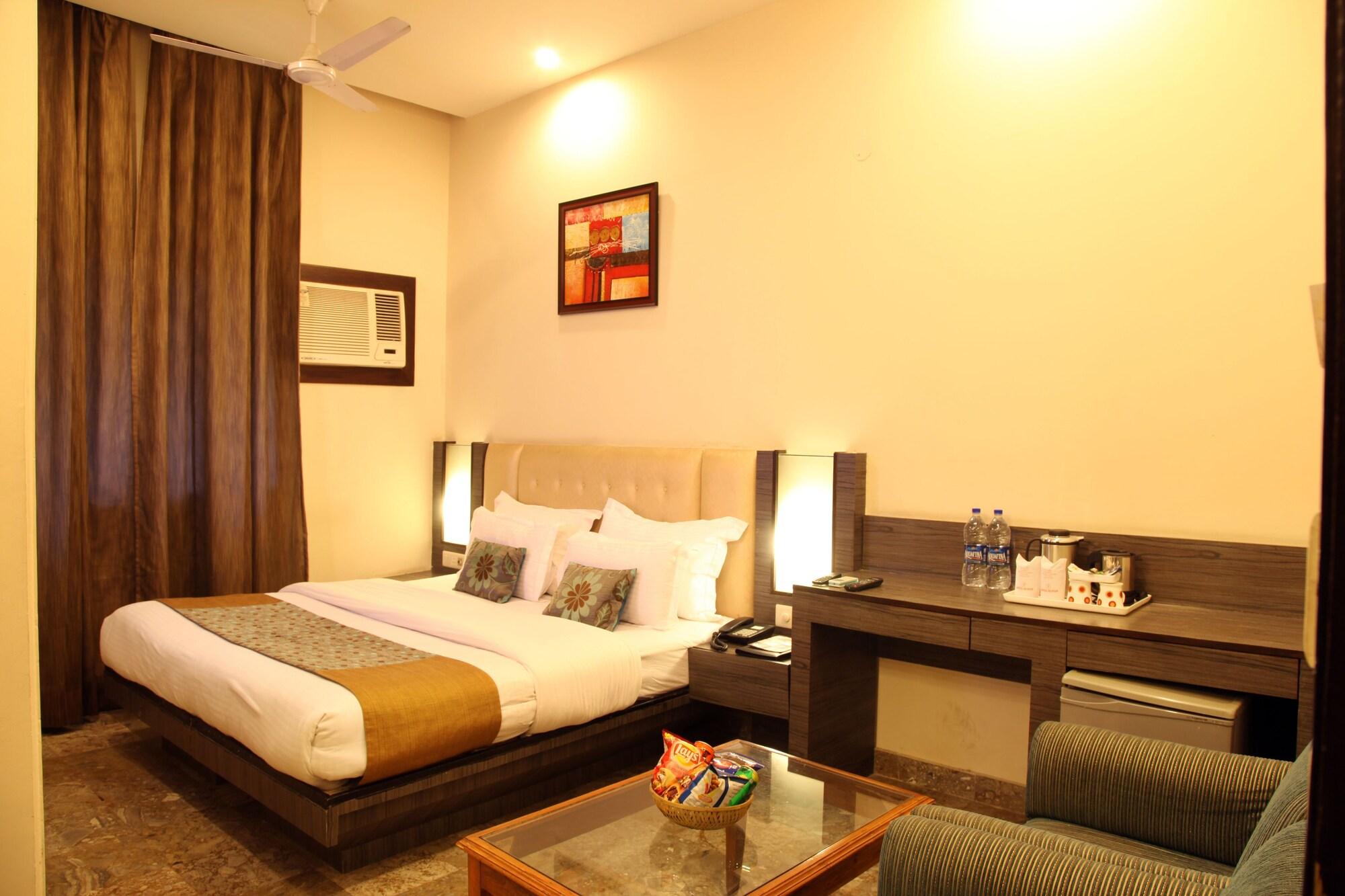 Rupam Hotel Delhi  Exterior photo