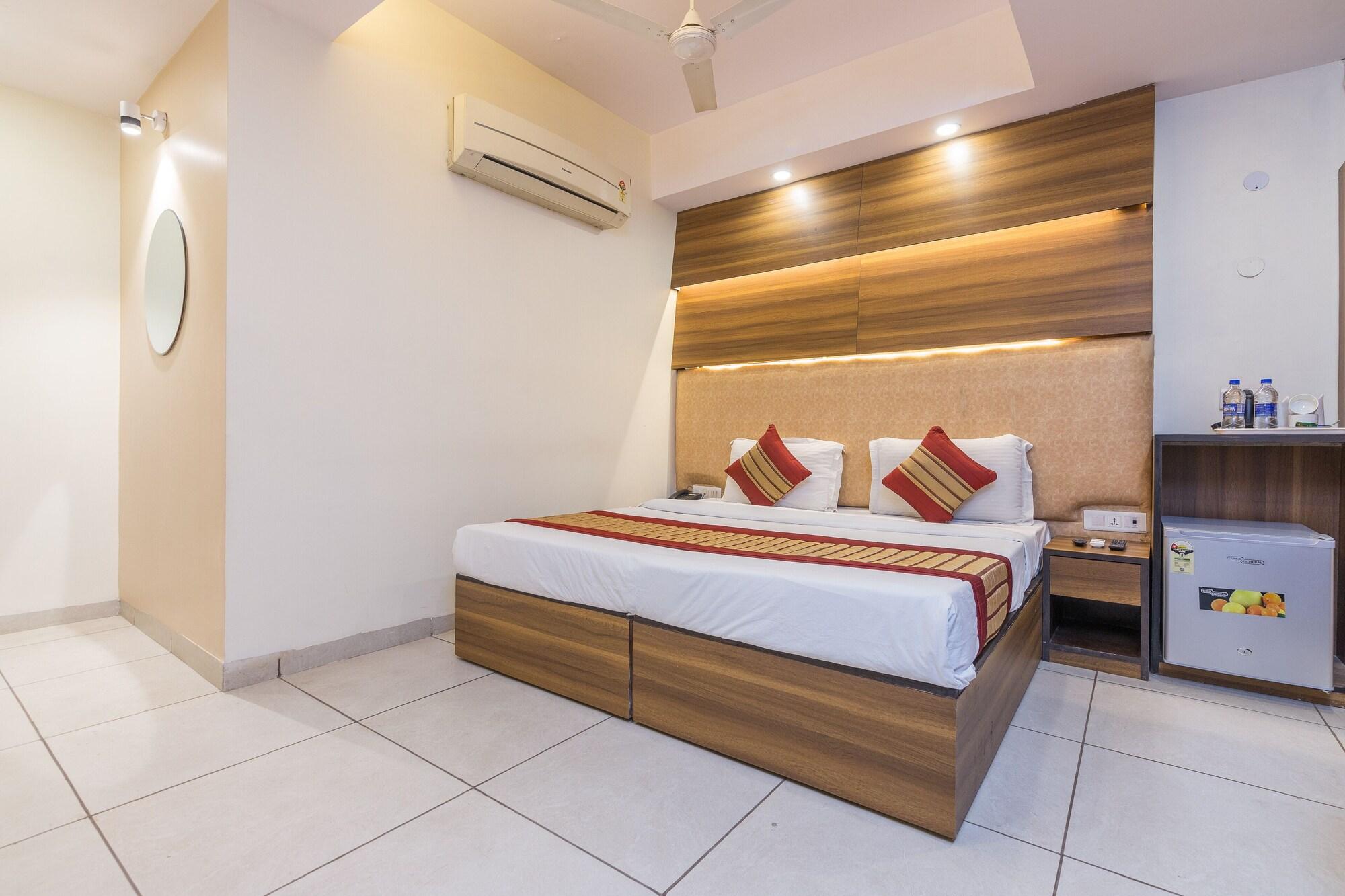 Rupam Hotel Delhi  Exterior photo