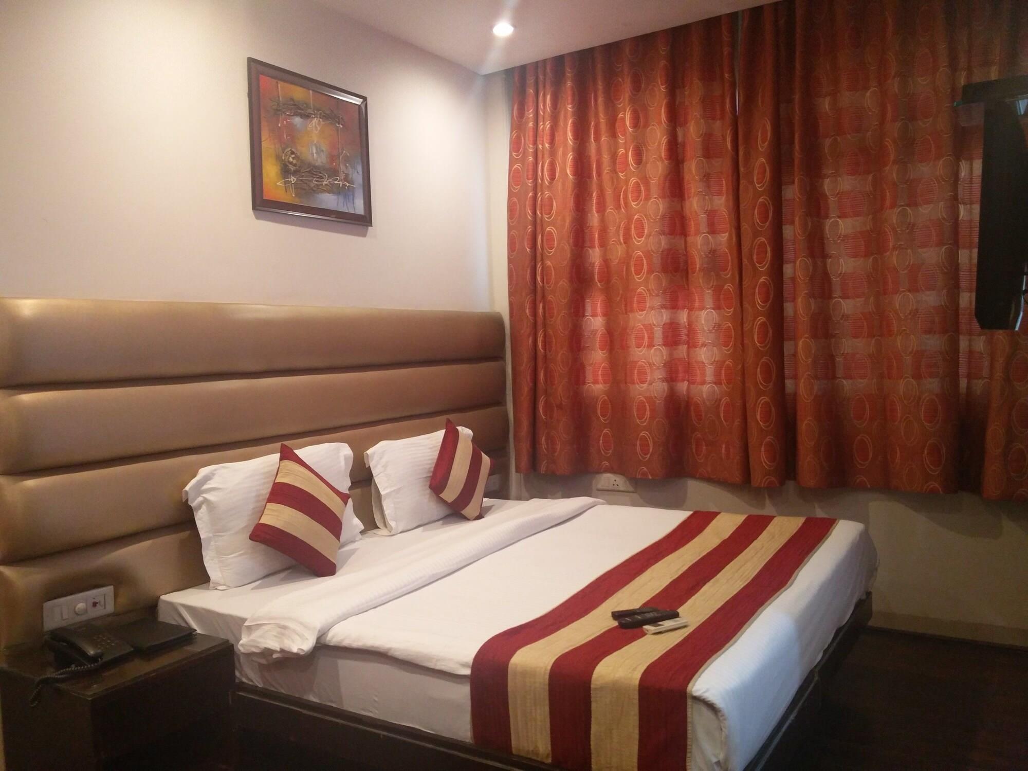 Rupam Hotel Delhi  Exterior photo