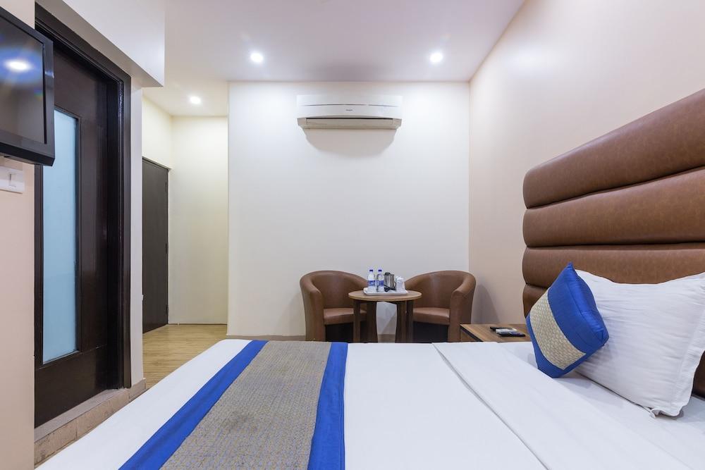Rupam Hotel Delhi  Exterior photo