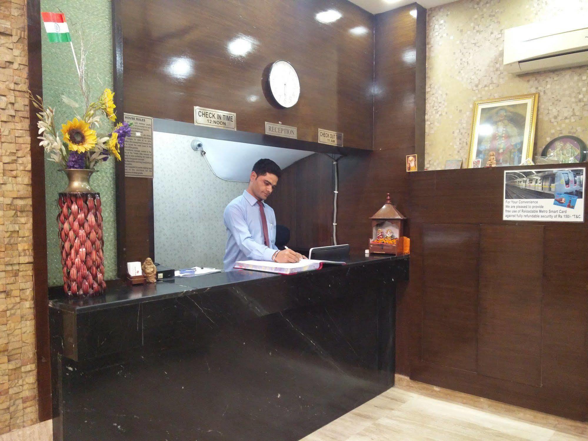 Rupam Hotel Delhi  Exterior photo