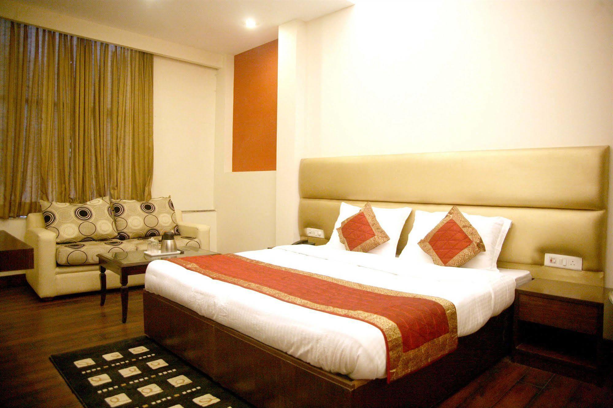 Rupam Hotel Delhi  Exterior photo
