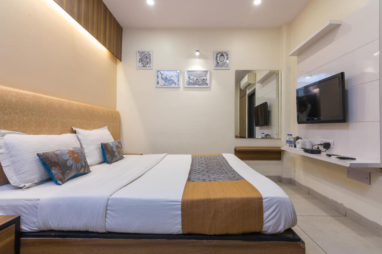 Rupam Hotel Delhi  Exterior photo