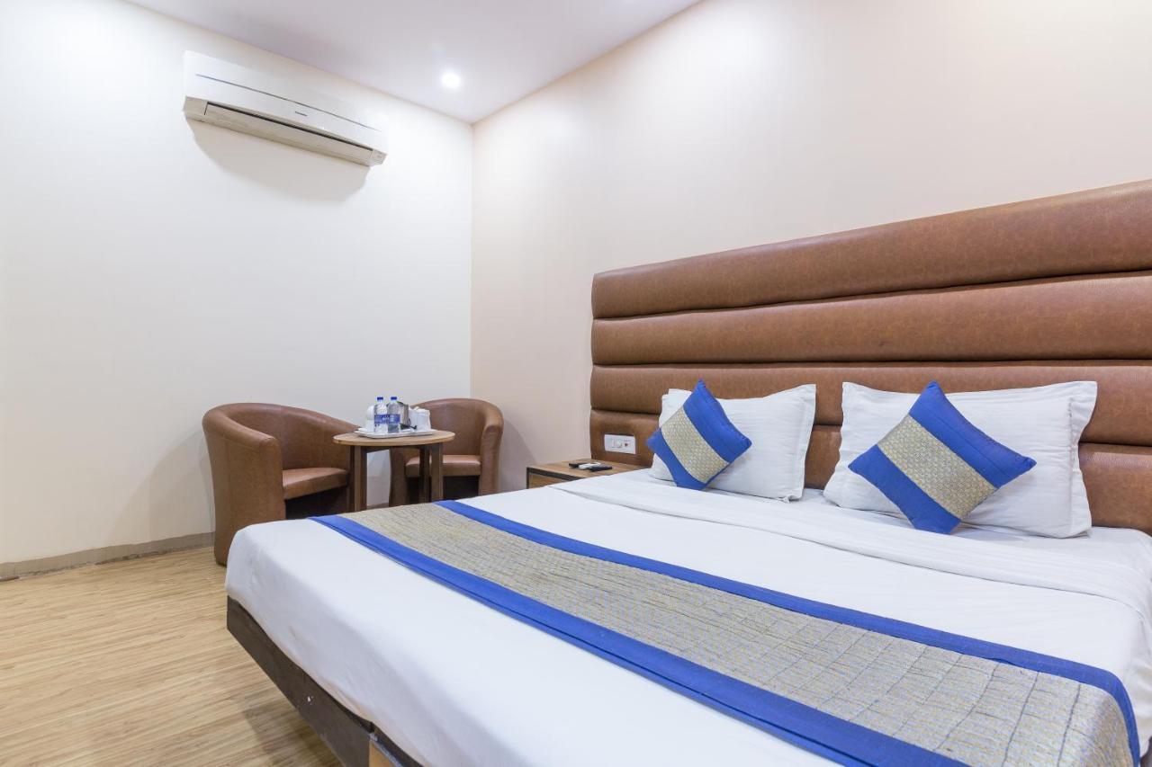 Rupam Hotel Delhi  Exterior photo