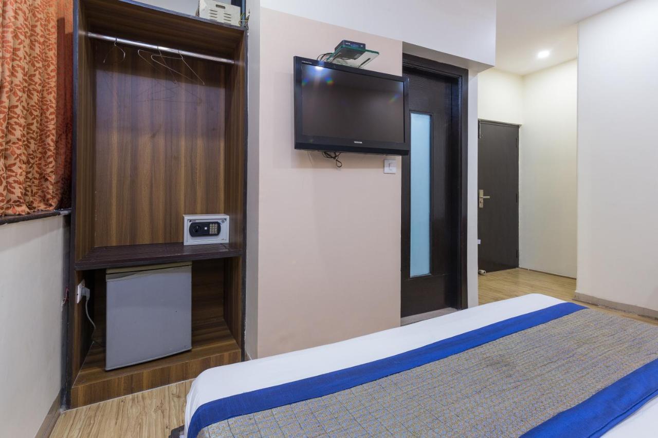 Rupam Hotel Delhi  Exterior photo
