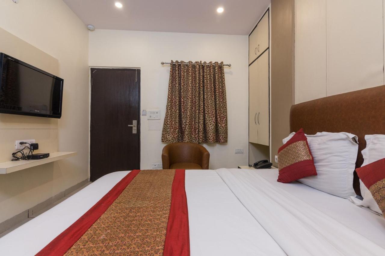 Rupam Hotel Delhi  Exterior photo