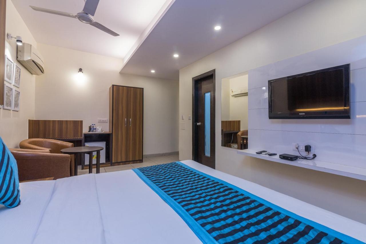 Rupam Hotel Delhi  Exterior photo