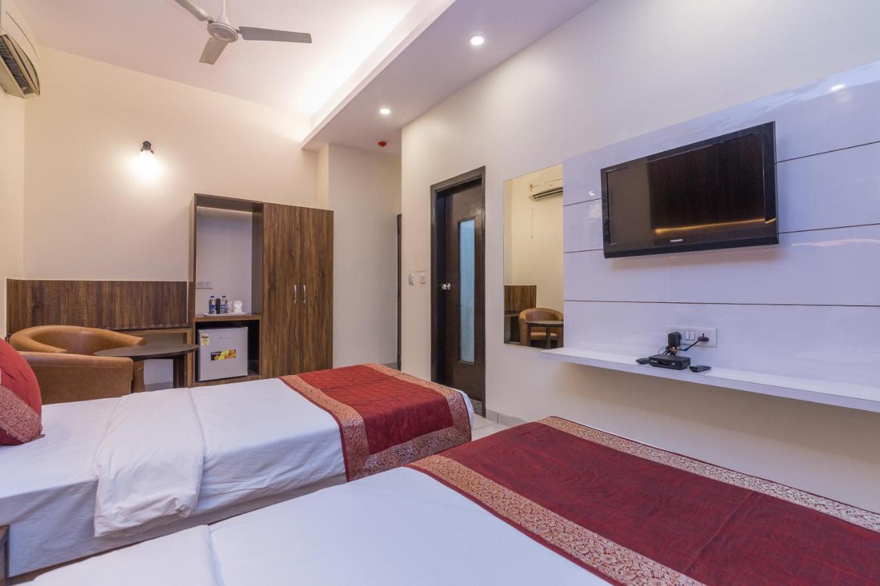 Rupam Hotel Delhi  Exterior photo